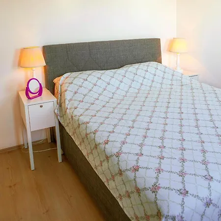 2 Bedroom In Town Center With Sea View *