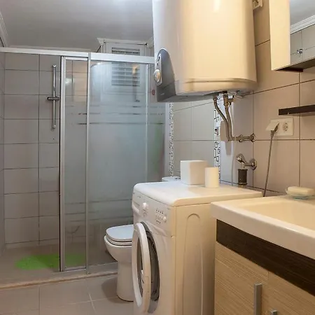 2 Bedroom In Town Center With Sea View Daire *