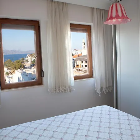 2 Bedroom In Town Center With Sea View Daire *